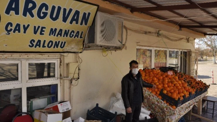 Kapatılan kahvehane ve çay ocağı işletmecilerinden manav hizmeti