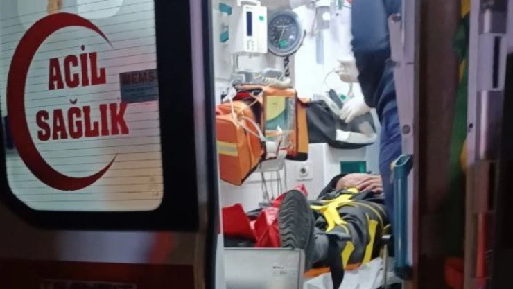 Karşıdan karşıya geçen yayaya otomobil çarptı