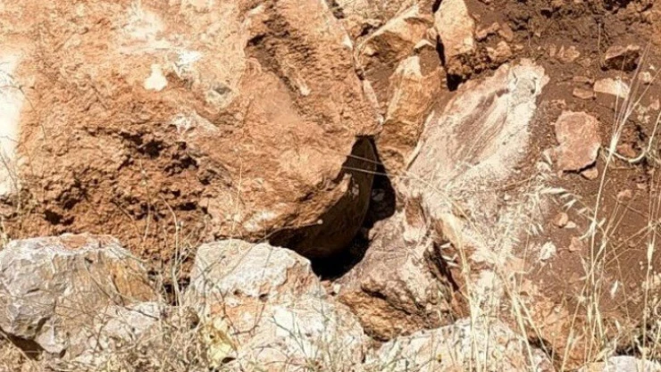 Kayanın içindeki fünye korkuttu