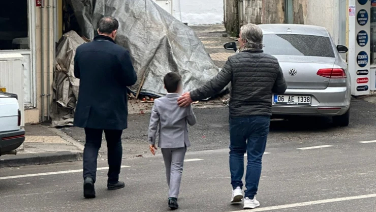 Kaybolan çocuğa esnaf sahip çıktı