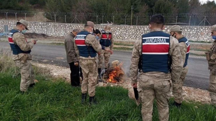 Keklik kafesleri yakılarak imha edildi
