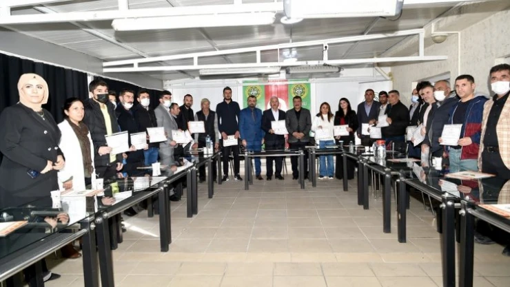 Koyun kırpma kursunu başarıyla tamamlayanlara sertifikaları verildi