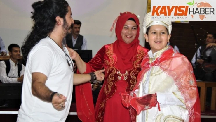 Lösemiyi 2 kere yenen Umutcan, sünnetinde doyasıya eğlendi