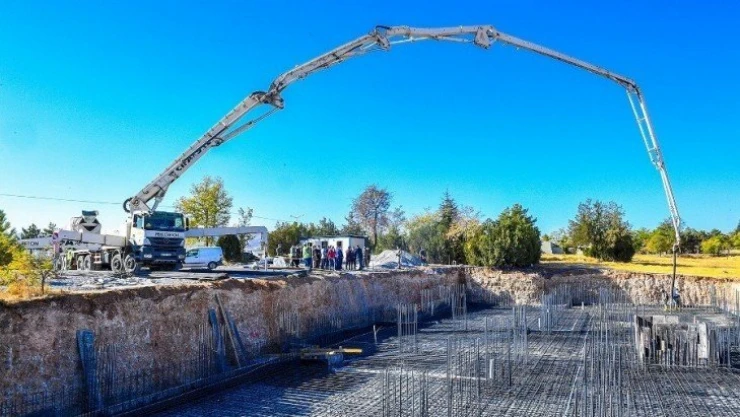 Malatya Büyükşehir'den Altay Kışlası'na sosyal tesis