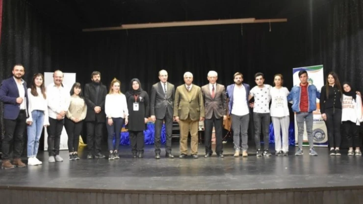 Malatya'da 'Bağımlı Değiliz' adlı tiyatro oyunu