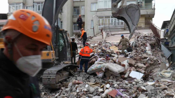 Malatya'da iki noktada arama kurtarma çalışması devam ediyor