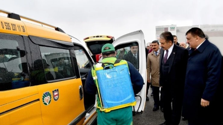 Malatya'da taksi ve servis araçları dezenfekte edildi