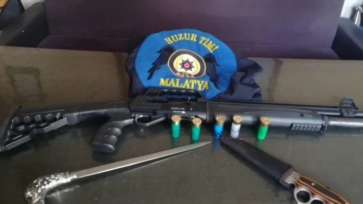 Malatya'da uyuşturucu ve silahlar ele geçirildi