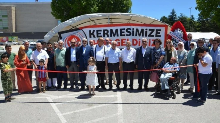 Malatya'da yetim çocuklar yararına kermes