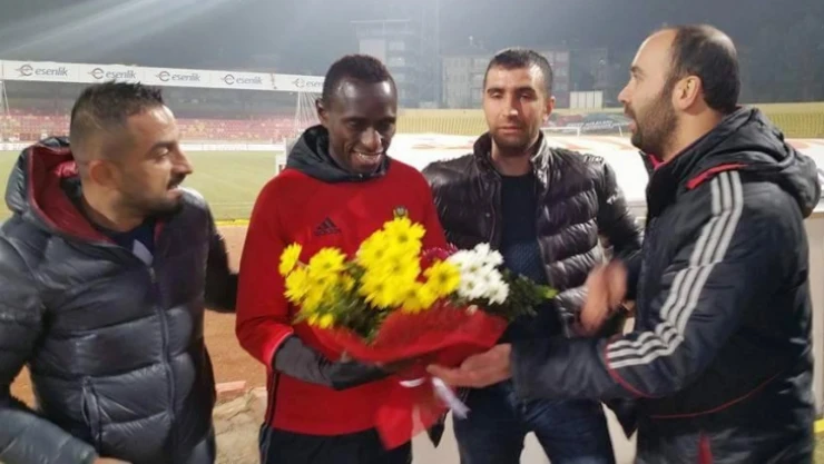 Taraftardan Dialiba'ya çiçek jesti