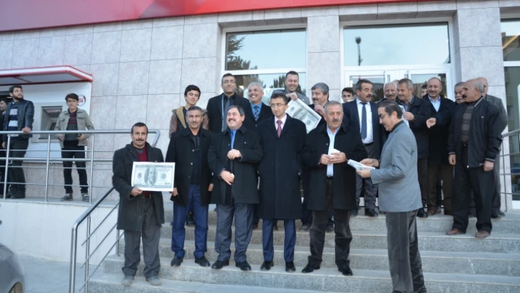 Darendeliler'den dolar kampanyasına tam destek