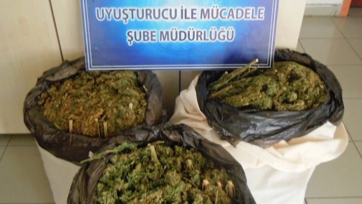 Polis 3 kilo uyuşturucu madde ele geçirdi