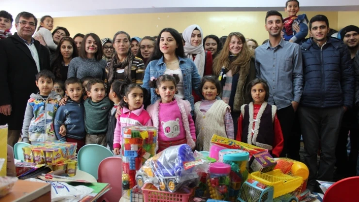 Üniversite öğrencilerinden ilkokula yardım eli