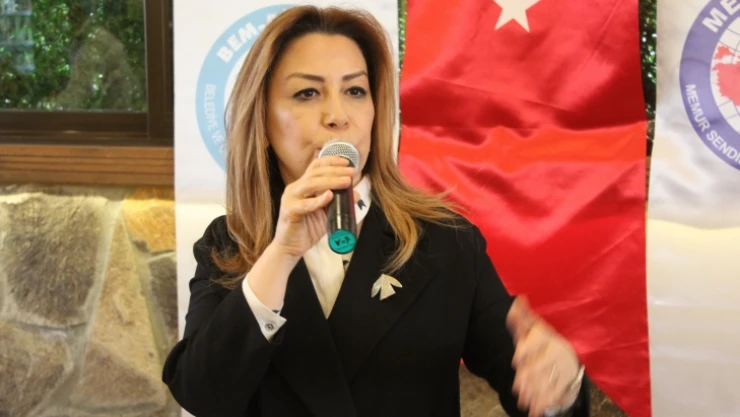 Öznur Çalık, Kadınlar Günü programına katıldı