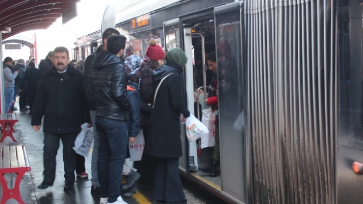 Erkekler de 'Mavi Trambüs' kampanyası başlattı!