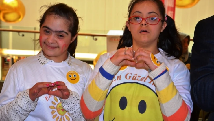 Beyaz Ay Derneği, 'Gülme'yi hatırlatacak