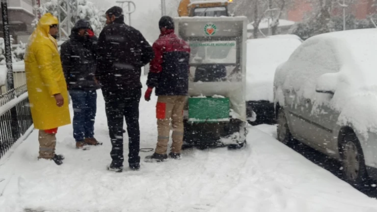 Yoğun kar yağışı hayatı felç etti! Çalışmalar yetersiz!