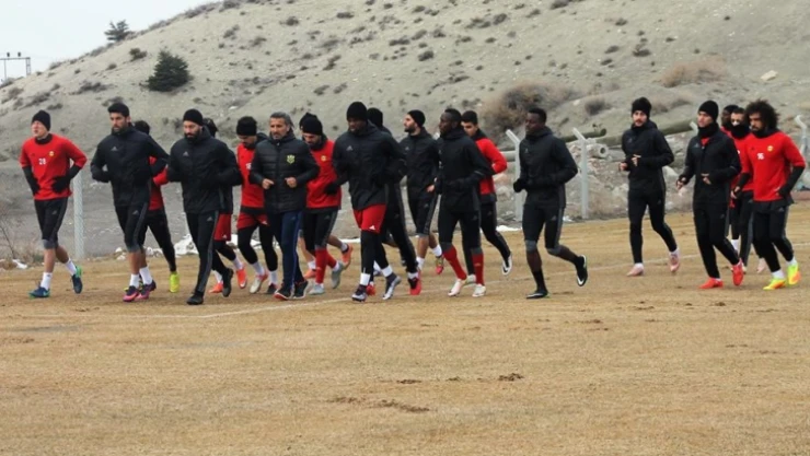 Yeni transferler sahaya çıkıyor