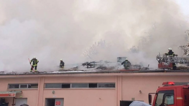 Askeri restoranda çıkan yangın korkuttu