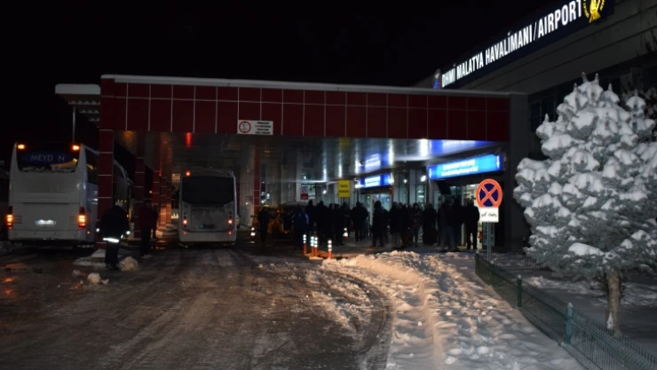 Malatya uçağı iniş yapamadı