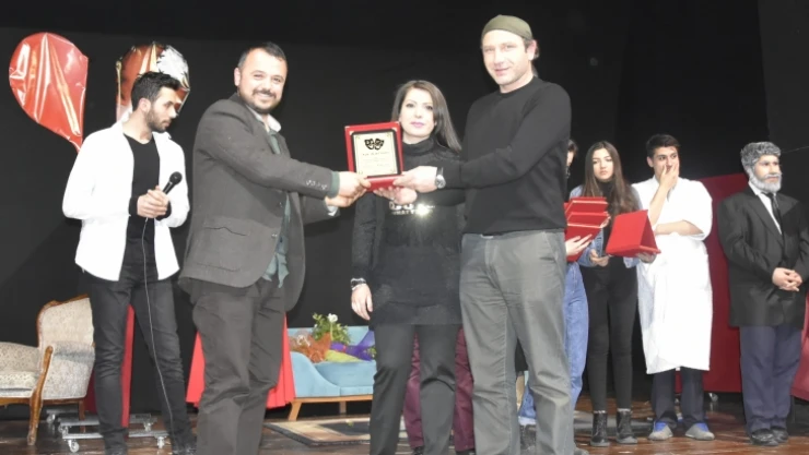 'Aşkın 2 Yüzü' hem güldürdü hem düşündürdü