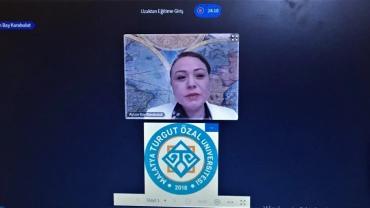 Rektör Karabulut ilk dersi verdi