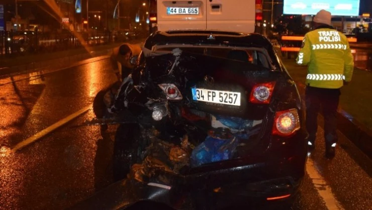 Malatya'da Minibüs otomobile çarptı: 2 yaralı