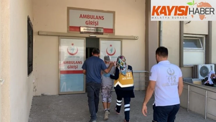 Market raflarını düzenlerken düşüp yaralandı