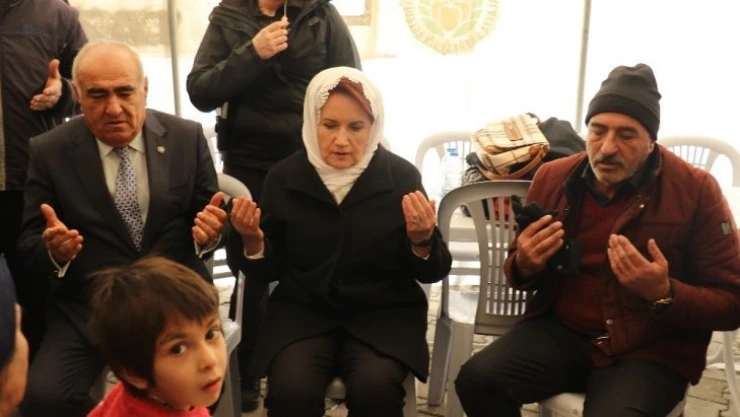 Meral Akşener'den depremde ölenlerin yakınlarına taziye ziyareti