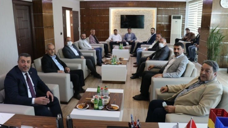 MHP'nin borsa ziyaretinde kayısı konuşuldu