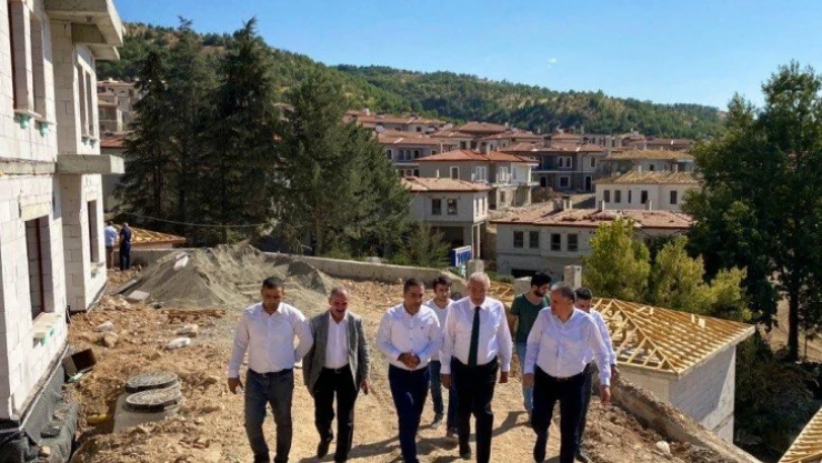 Kahtalı, Gökçe'deki deprem konutlarını inceledi