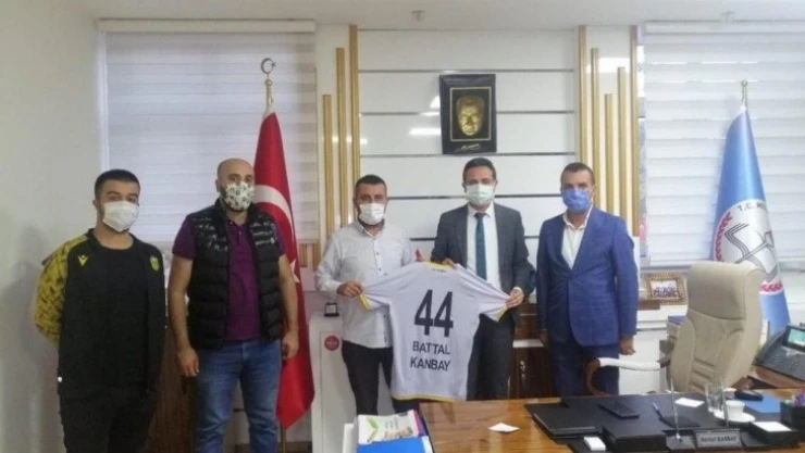 Milli Eğitim Müdürü Kanbay'a 44 numaralı forma