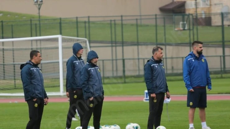 Mina ve Farnolle kampa katıldı, Guilherme Perşembe günü