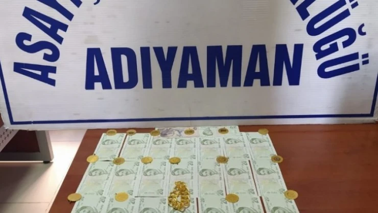 Minibüste unutulan 54 bin TL'lik altın ve para dolu çanta sahibine teslim edildi