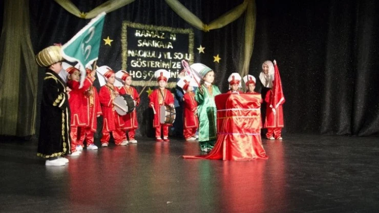 Miniklerden yılsonu gösterisi