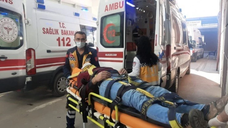 Motosiklet devrildi: 1 yaralı