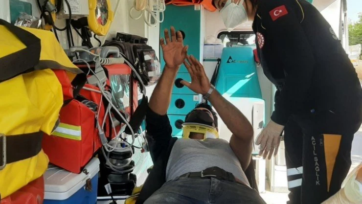 Motosiklet ile otomobil çarpıştı: 1 Yaralı