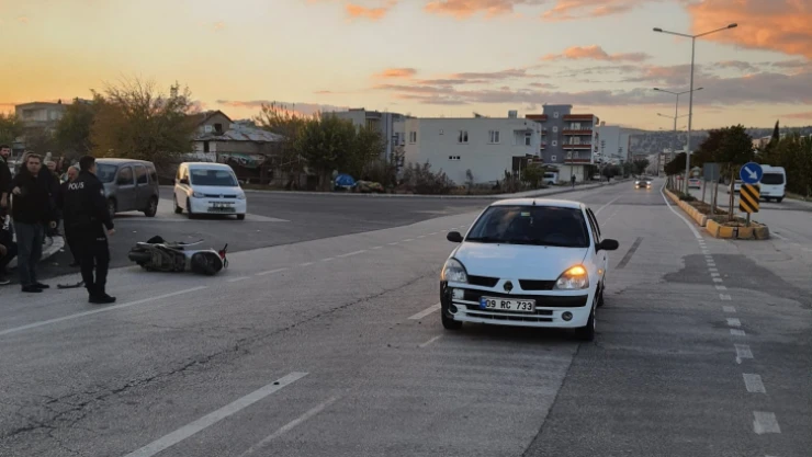 Motosiklet ile otomobil çarpıştı: 1 yaralı