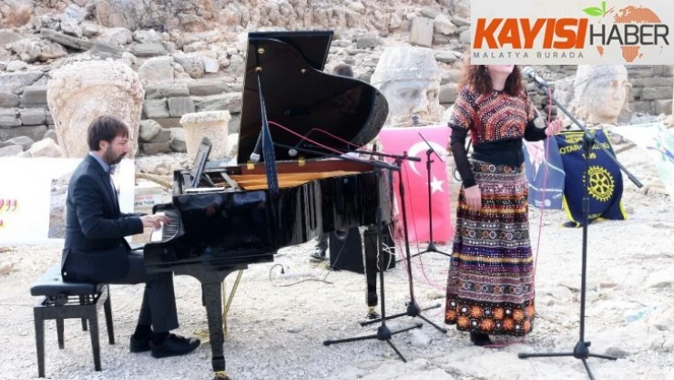 Nemrut Dağı'nda piyano konseri