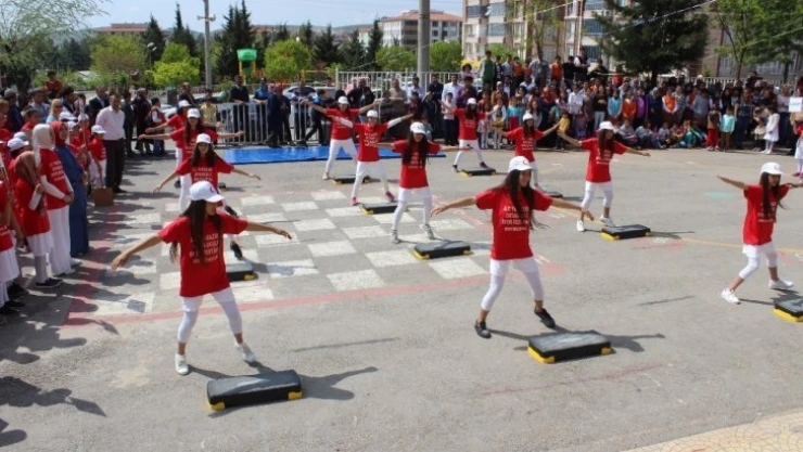 Öğrenciler hem eğlendi hem spor yaptı