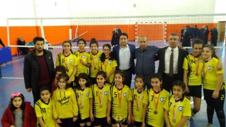 Okullar arası voleybolda şampiyon belli oldu