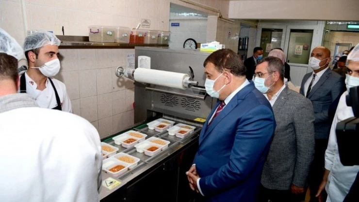 Günlük 4 bin kişiye yemek dağıtılıyor