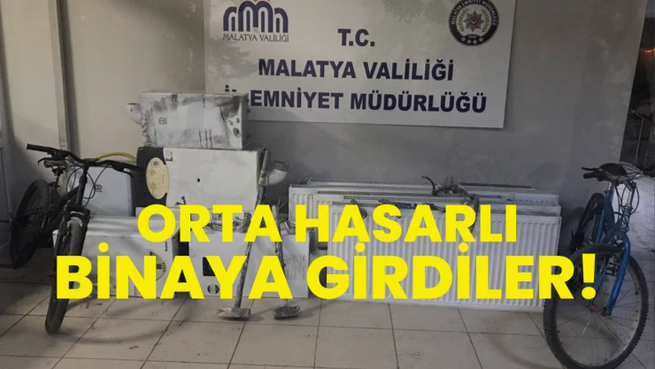Orta hasarlı binaya girdiler