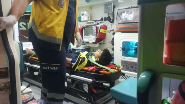 Otomobil elektrikli bisiklete çarptı: 2 yaralı