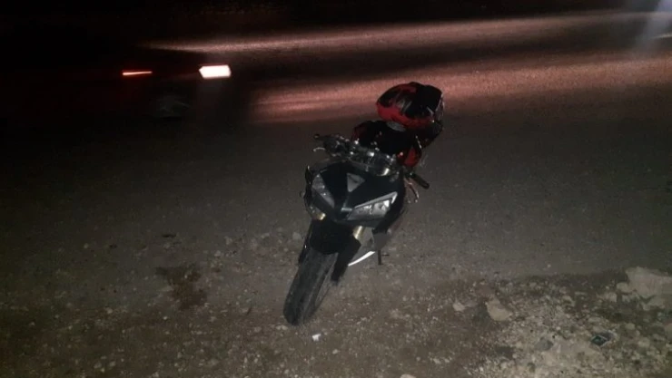 Otomobil ile çarpışan motosiklet sürücüsü ağır yaralandı