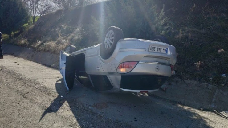 Otomobil takla attı sürücüsü yara almadan kurtuldu