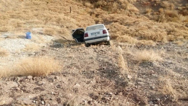 Otomobil tarlaya uçtu