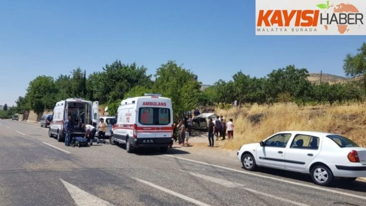 Otomobil yol kenarında bekleyen anne ve çocuklarına çarptı: 6 yaralı