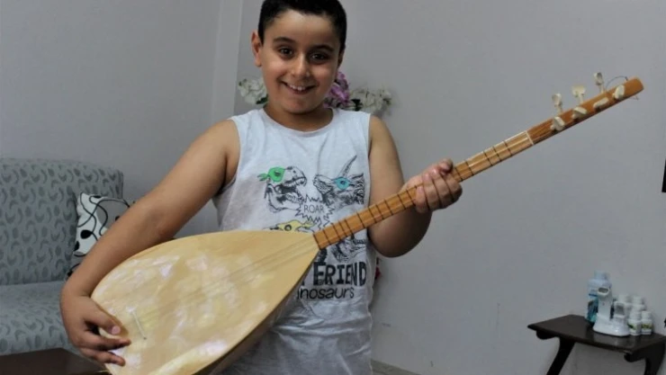 Oyuncaklarını satışa çıkaran çocuğa, Başkan Şerifoğulları'ndan anlamlı jest