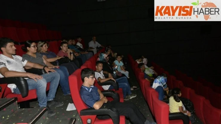 Özel çocukların sinema keyfi